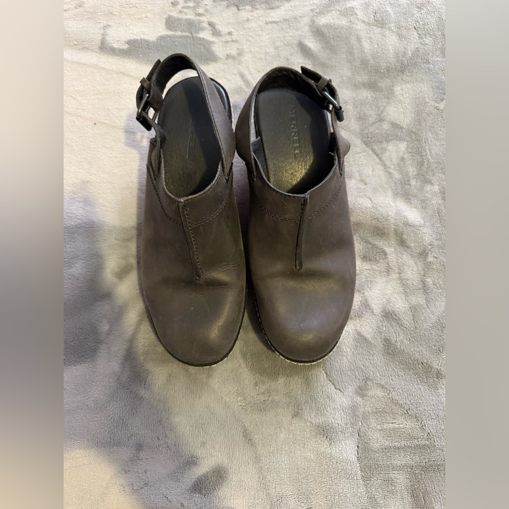 Women’s Merrell Black Leather Clogs Size 7